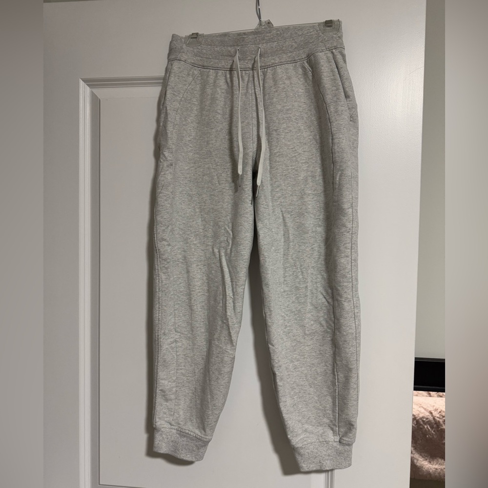 Lululemon sweatpants size 4 EUC